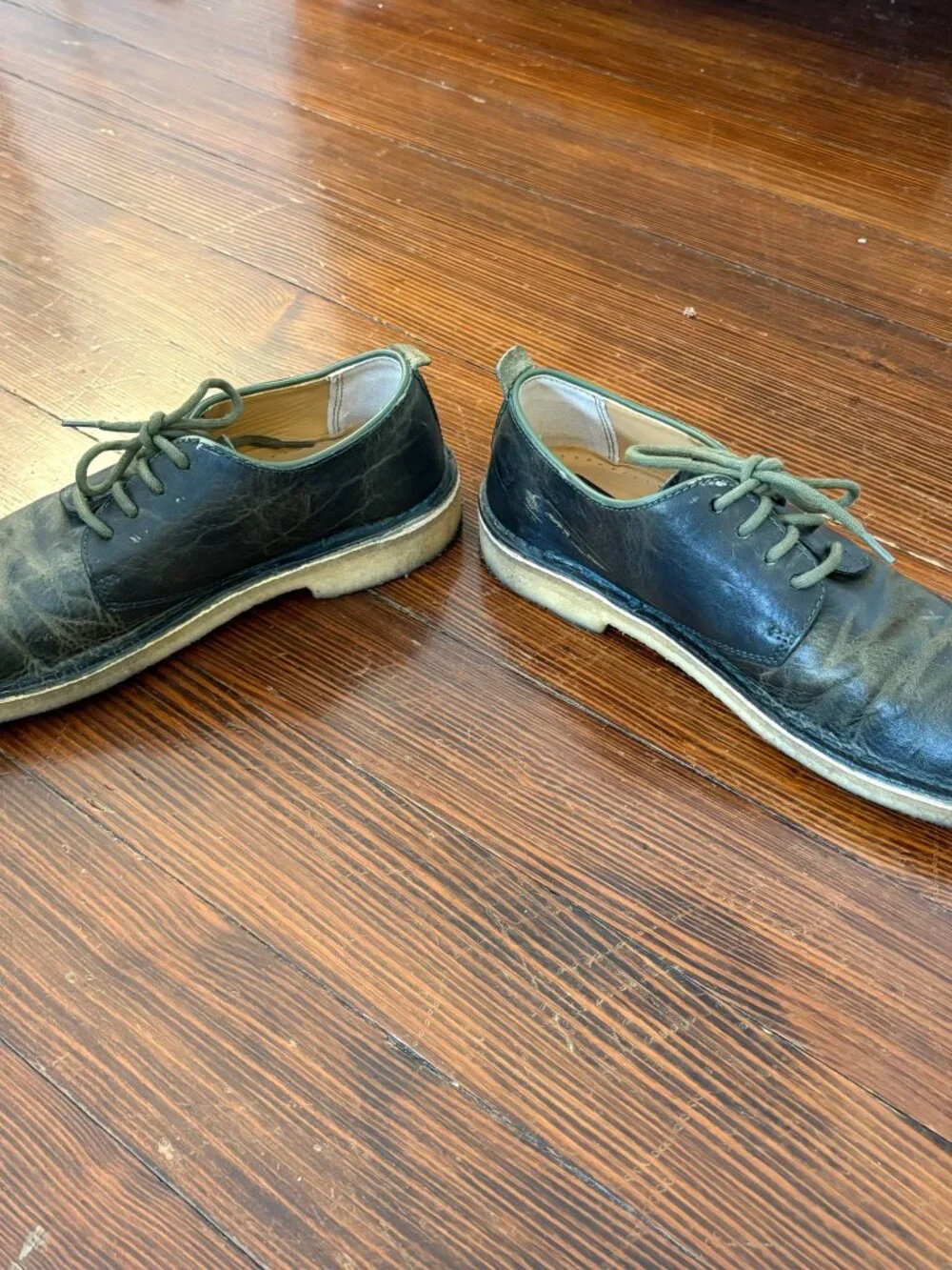 Clarks Originals Distressed Green Leather Derby Shoes — Men's US 8